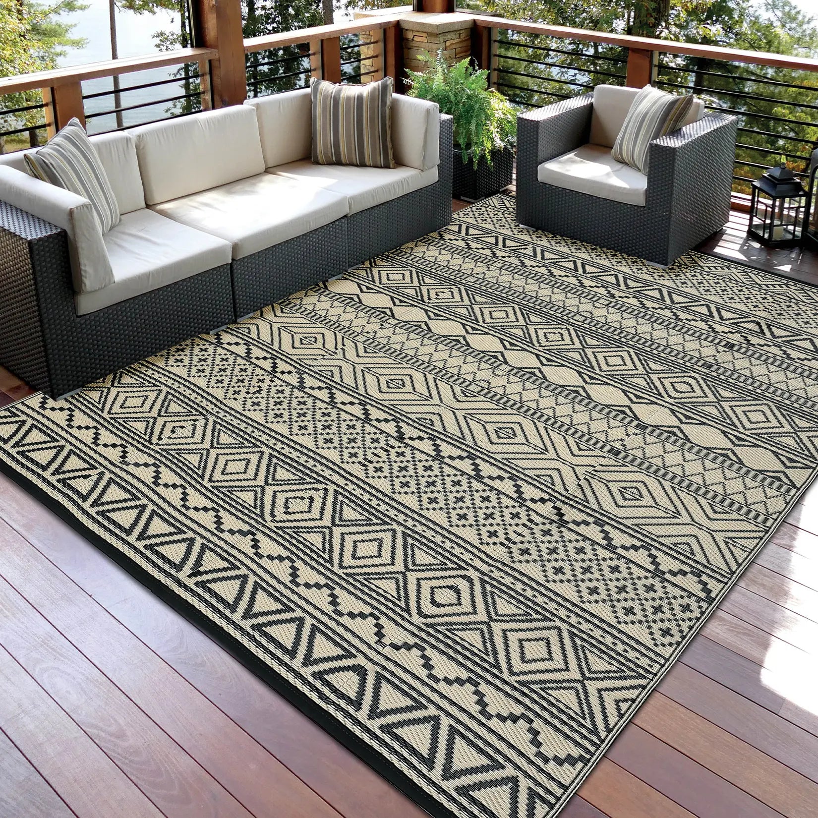 Garvee Waterproof Double-Sided Outdoor Plastic Straw Rug