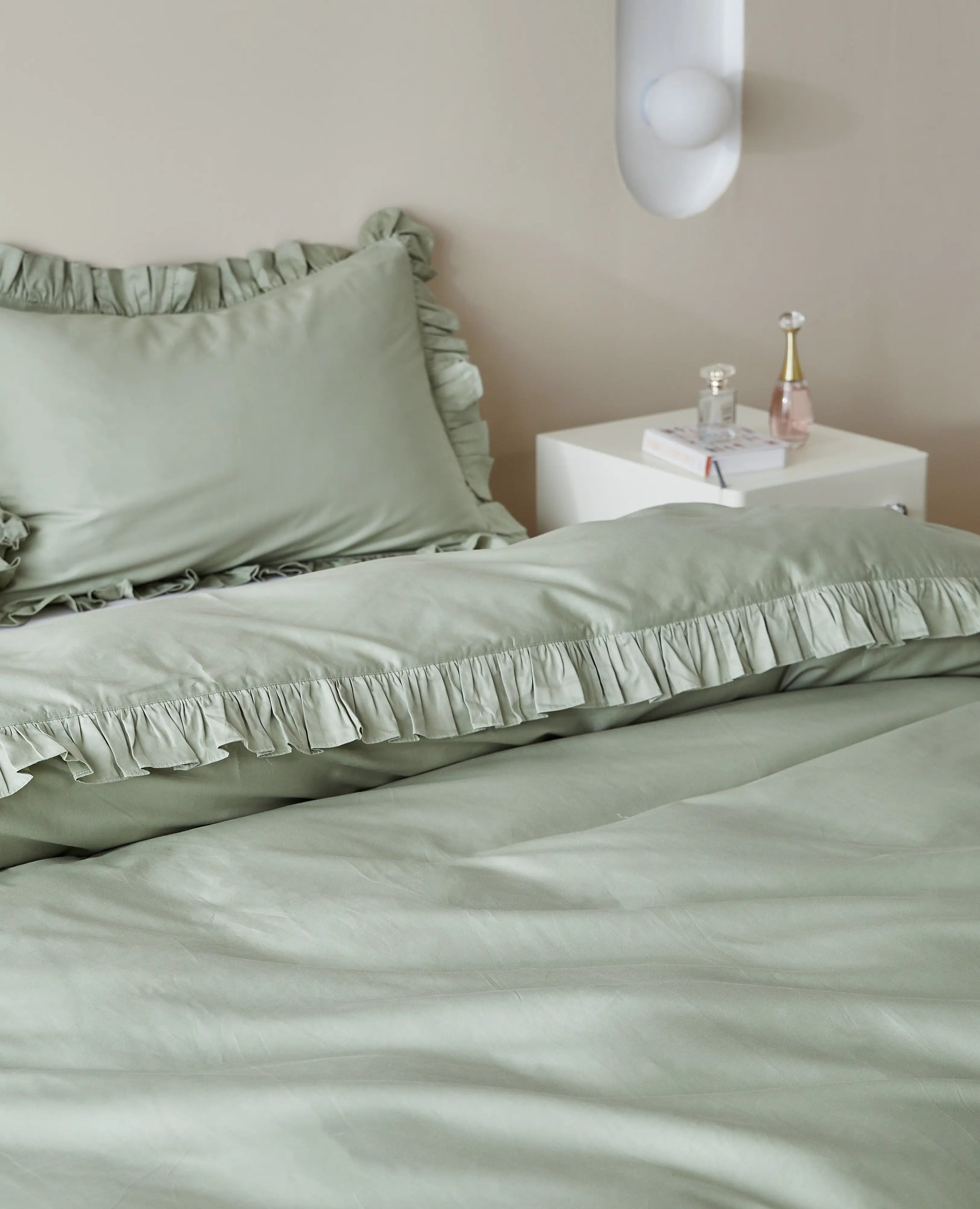 Simple & Opulence Organic Cotton Ruffle Duvet Cover Set